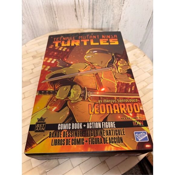 TEENAGE MUTANT NINJA TURTLES LEONARDO COMIC BOOK + ACTION FIGURE - Picture 1 of 6
